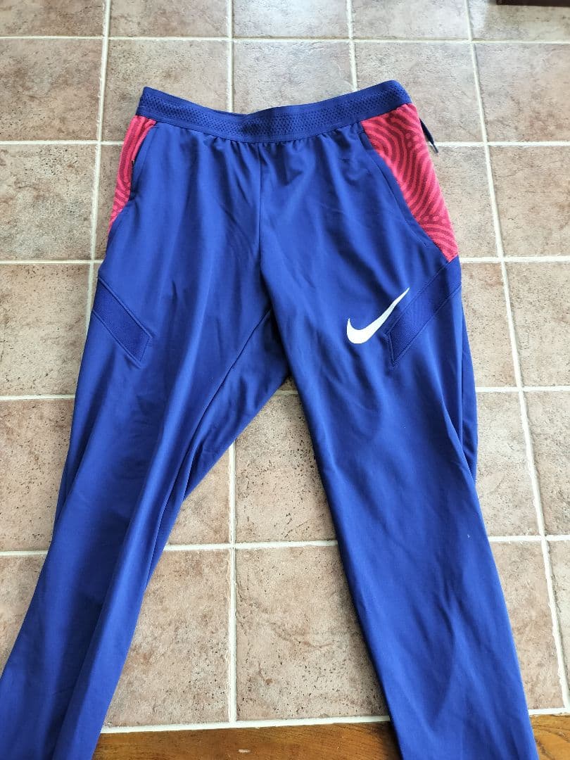 Nike 長袖ジャージとトレーニングパンツセット