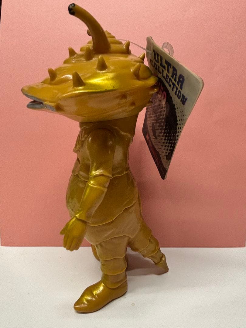 カネゴン　バンダイ ウルトラコレクション 怪獣ソフビ金色