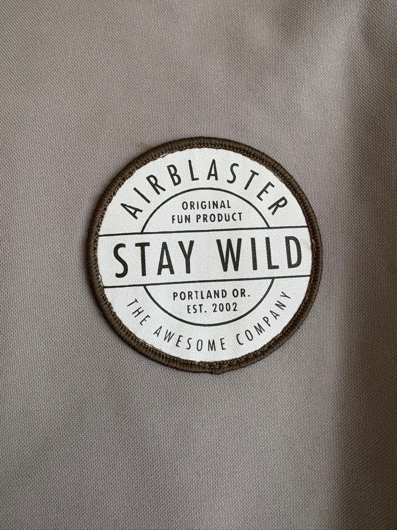 あいAIRBLASTER STAY WILDパーカー グレー/ホワイト M