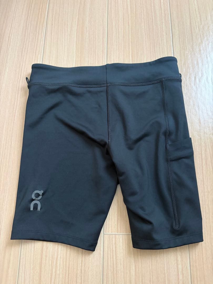 陸上用パンツ on performance hybrid short xs