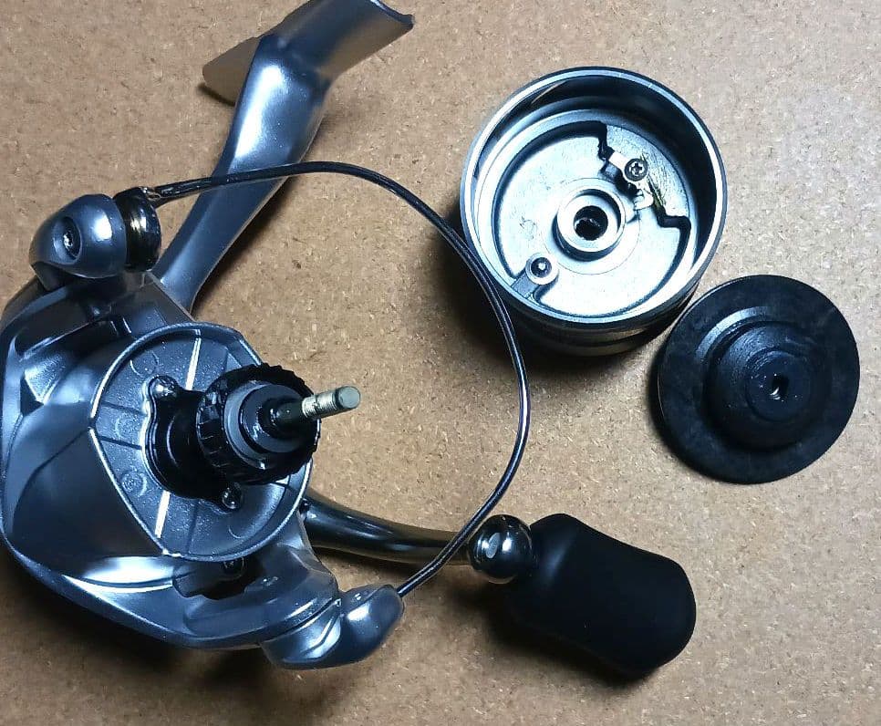 美品 ほぼ新品 シマノ 15ストラディック 2500S