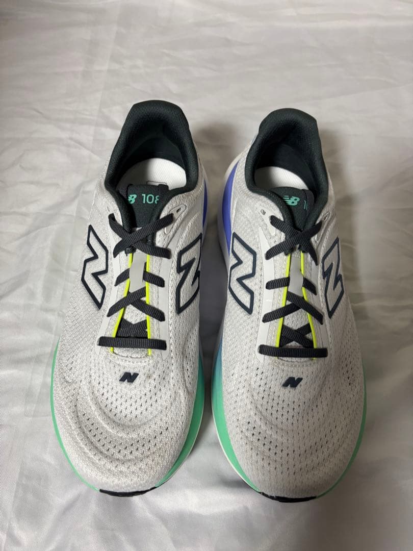 New Balance 1080 v15 グレー/イエロー/ブルー　26センチ