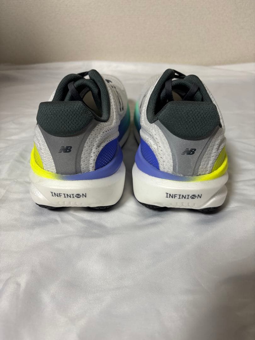 New Balance 1080 v15 グレー/イエロー/ブルー　26センチ