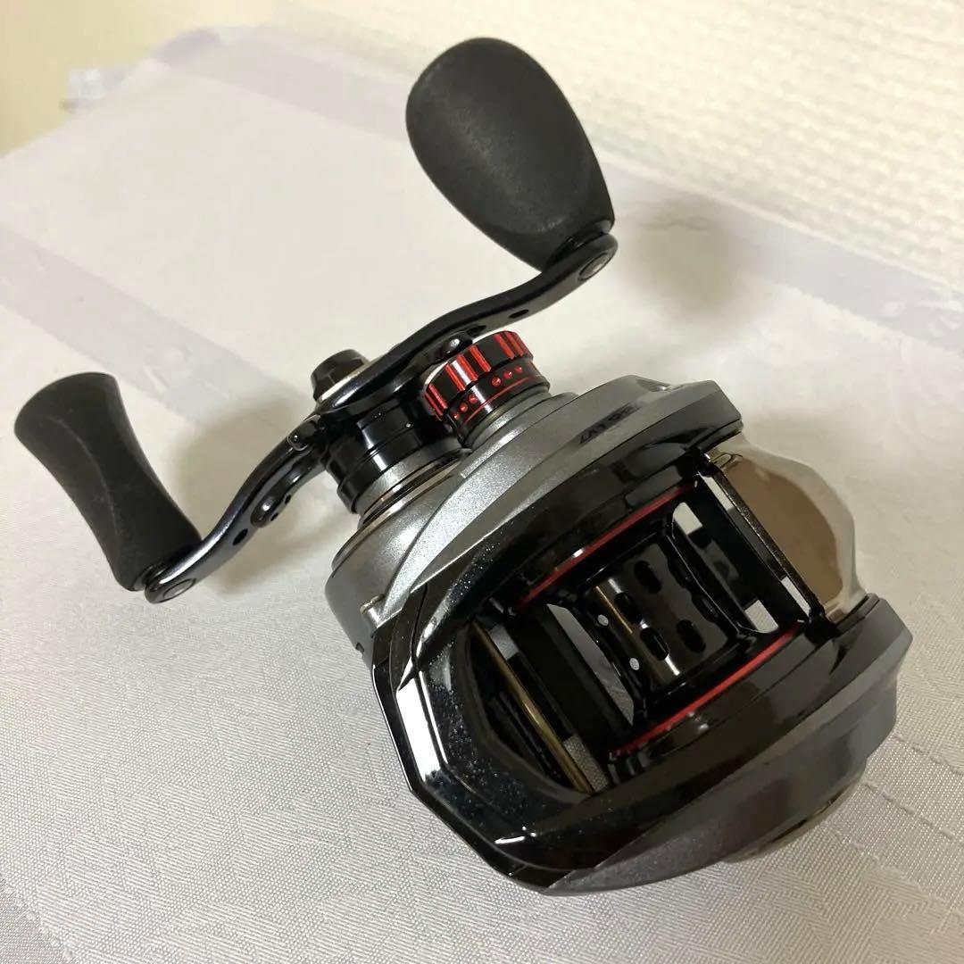 Abu Garcia★アブガルシア★REVO LV7 ベイトリール★右★専用袋付