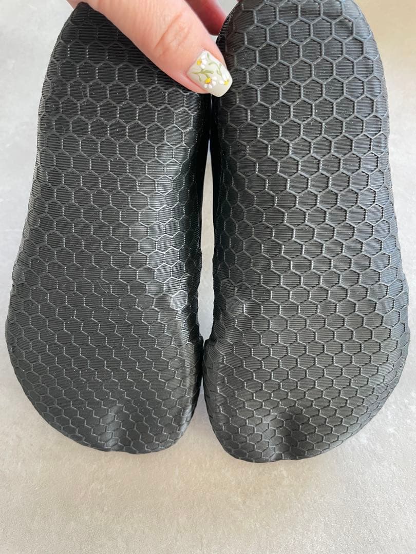 セット売り【未使用】サーフブーツ25センチ、スムーススプレー【美品】グローブ