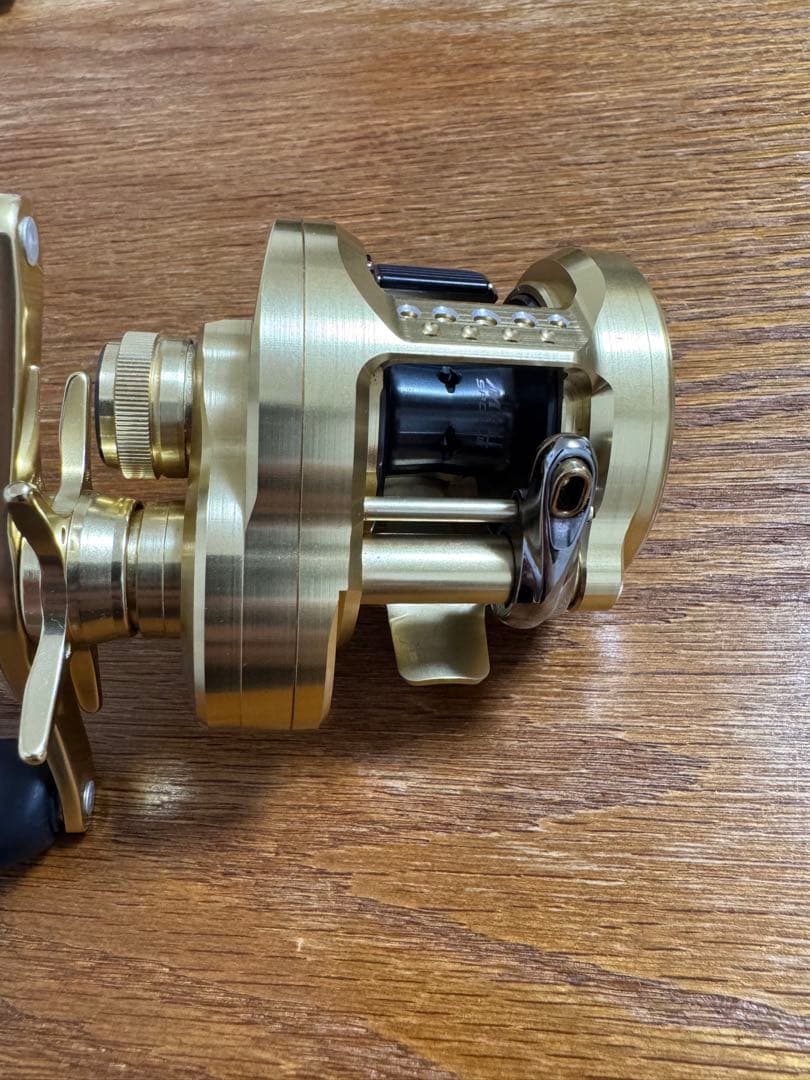 SHIMANO 21カルカッタコンクエスト200HG 近々出品消します