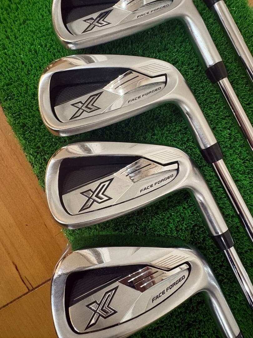 ゼクシオxアイアン5本（6-PW）DG85 S200