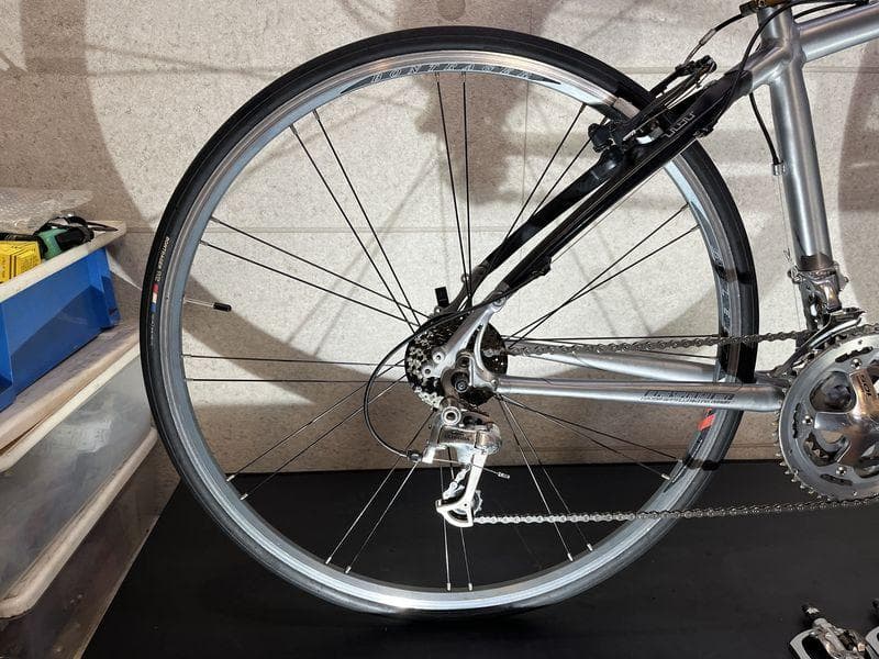 TREK FX7.7 SHIMANO 105 トレック　ポンプ付き