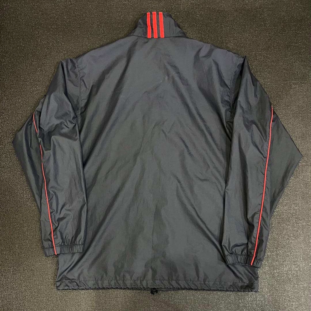 adidas パフォーマンスロゴ 万国旗　ナイロンセットアップ ダークグレー