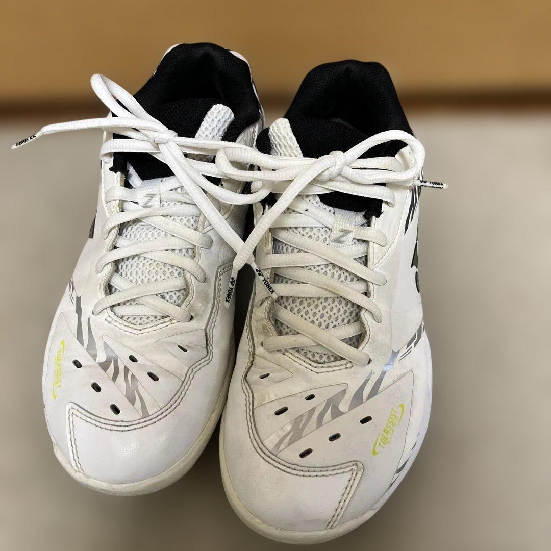 Redbull 　YONEX バドミントンシューズ　65 25.5