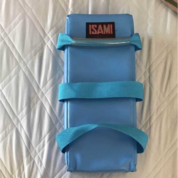 ISAMI  蹴る