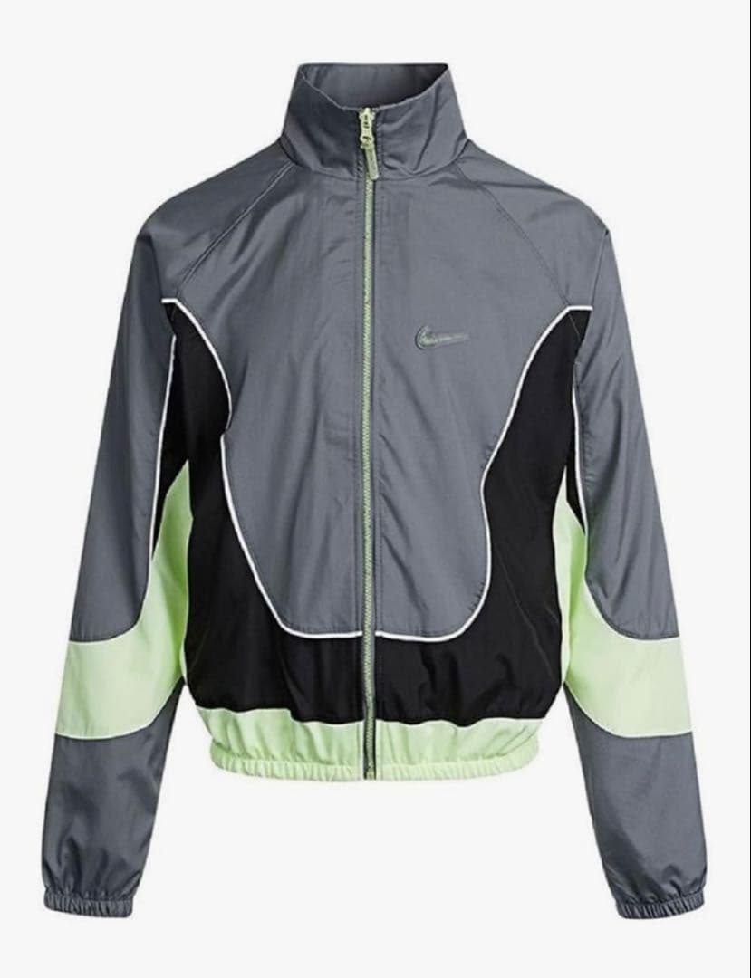 NIKE 多様なシチュエーションで映えるウォームアップジャケット新品同様下札付