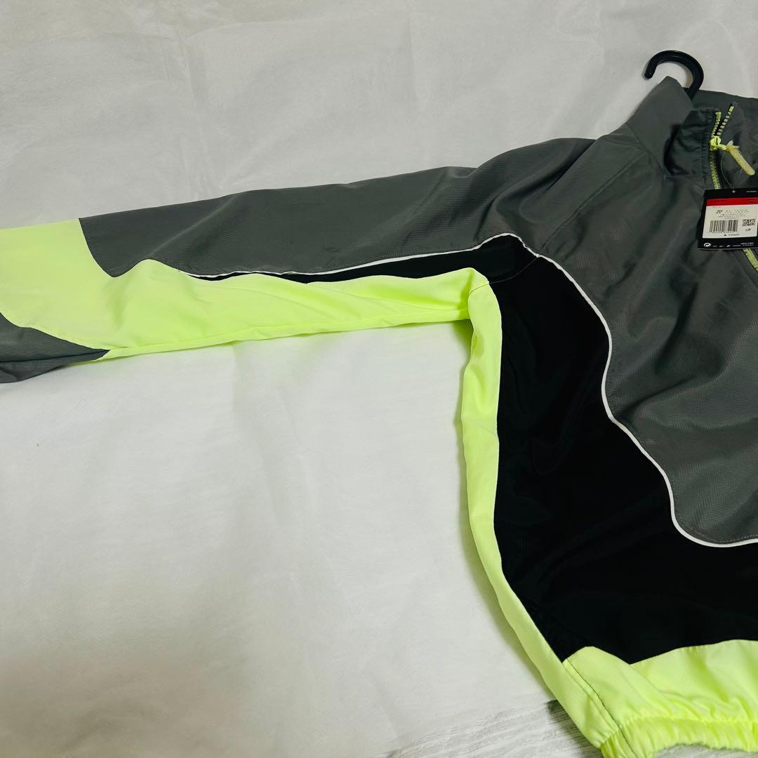 NIKE 多様なシチュエーションで映えるウォームアップジャケット新品同様下札付