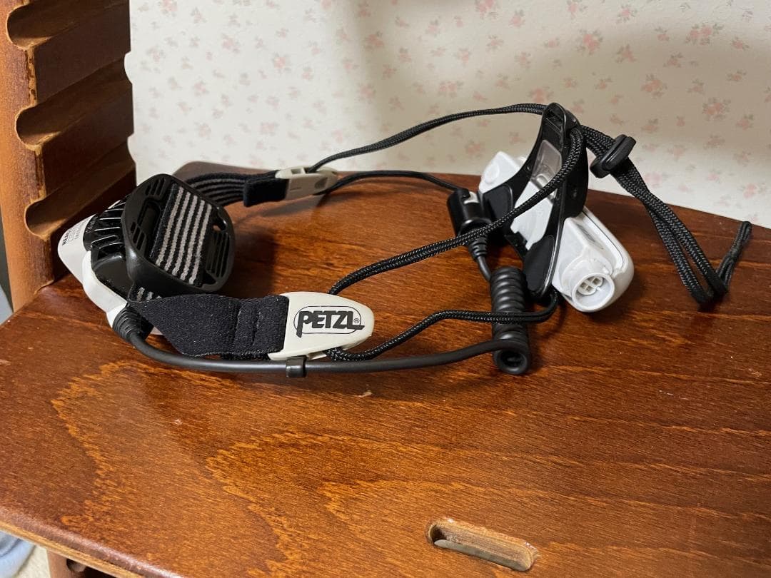 ま*し様 Petzl NAO ヘッドランプ 充電式