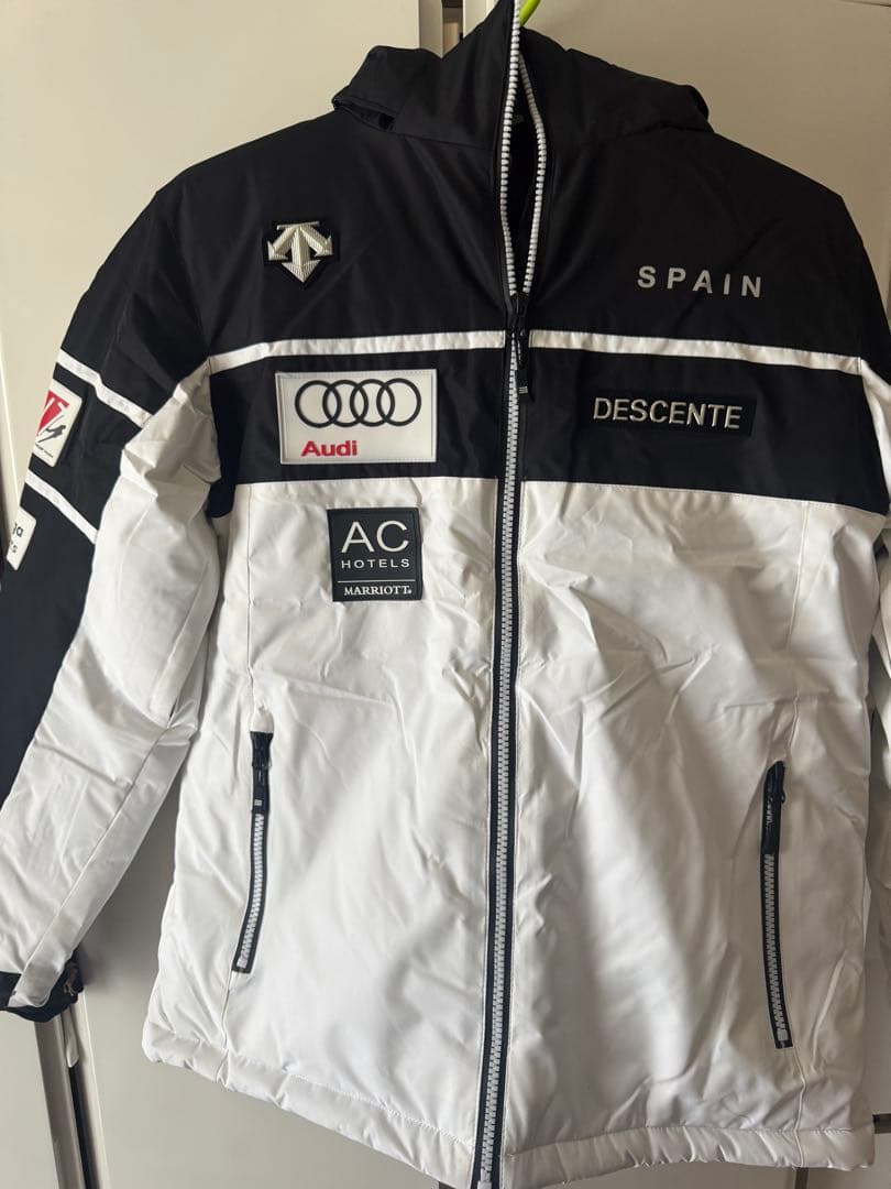 Descente x Audiコラボ　スキー　登山ウェア