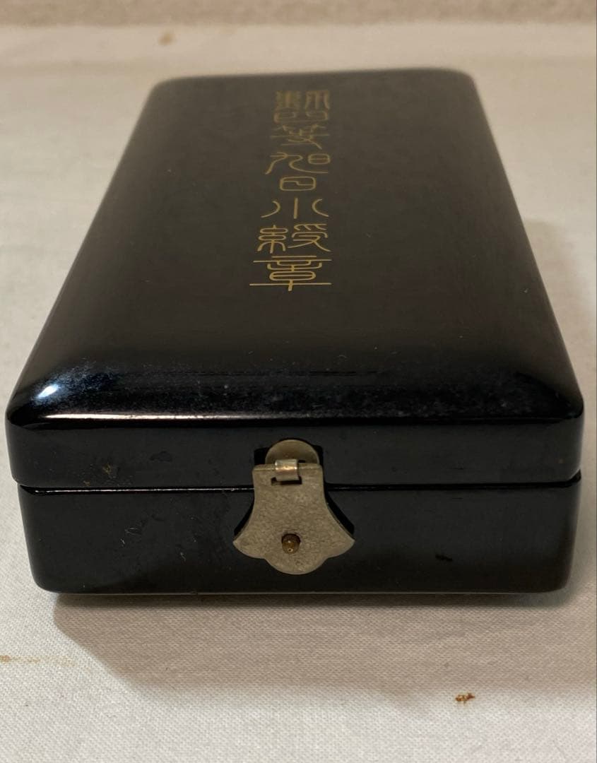 勲四等旭日小勲章 明治勲章 制度改正前タイプ 漆箱ケース付き
