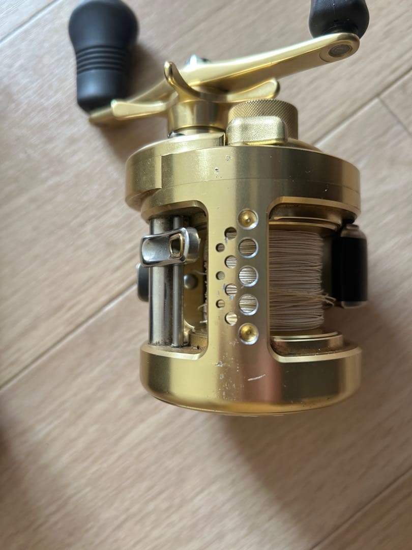 リール Shimano Calcutta Conquest 300