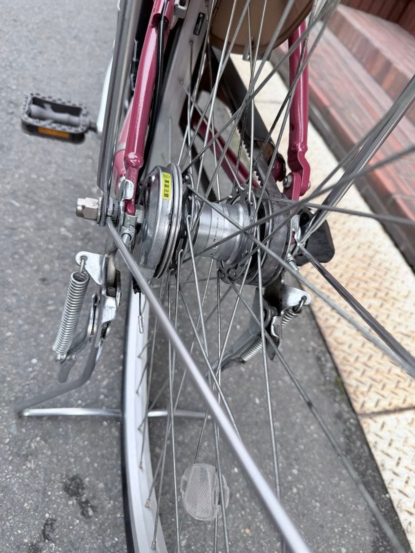 大阪府　ブリヂストン　電動アシスト自転車 ワインレッド 前カゴ付き