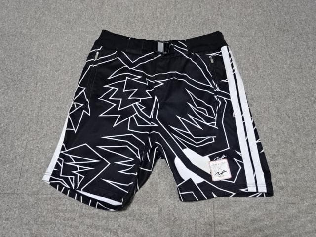 レア!!MARK&LONAマークアンドロナ・Tommii Limショートパンツ