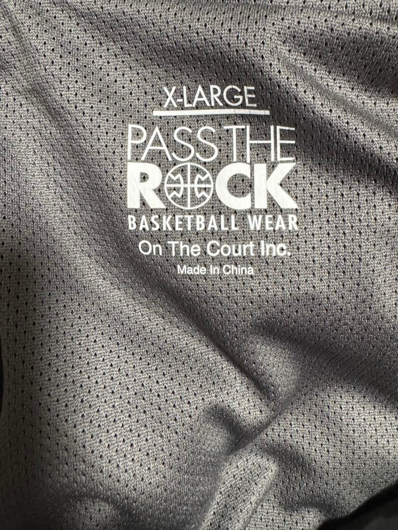 美品　PASS THE ROCK フード付きナイロンジャケット