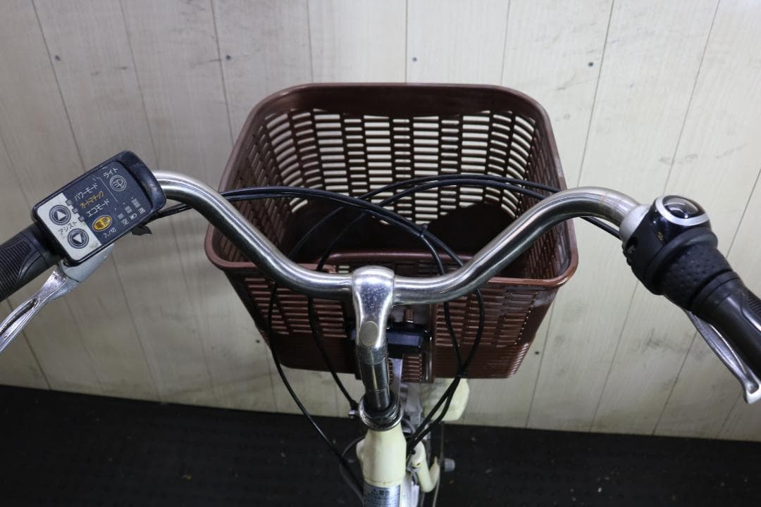 電動アシスト自転車 クリーム色 前カゴ付き