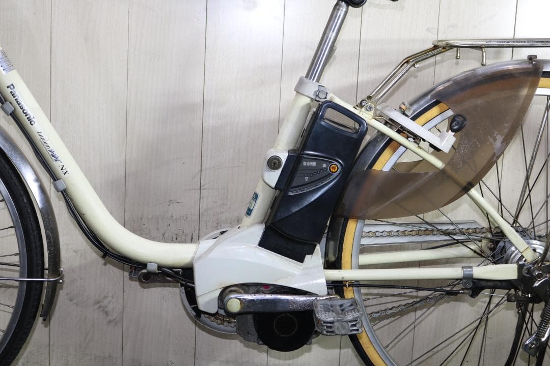 電動アシスト自転車 クリーム色 前カゴ付き
