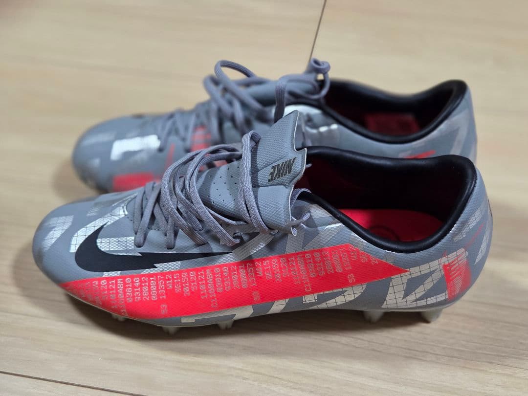 Nike サッカーシューズ グレー/ピンク