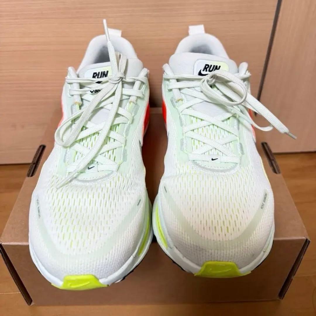 Nike ボメロ18 25.5
