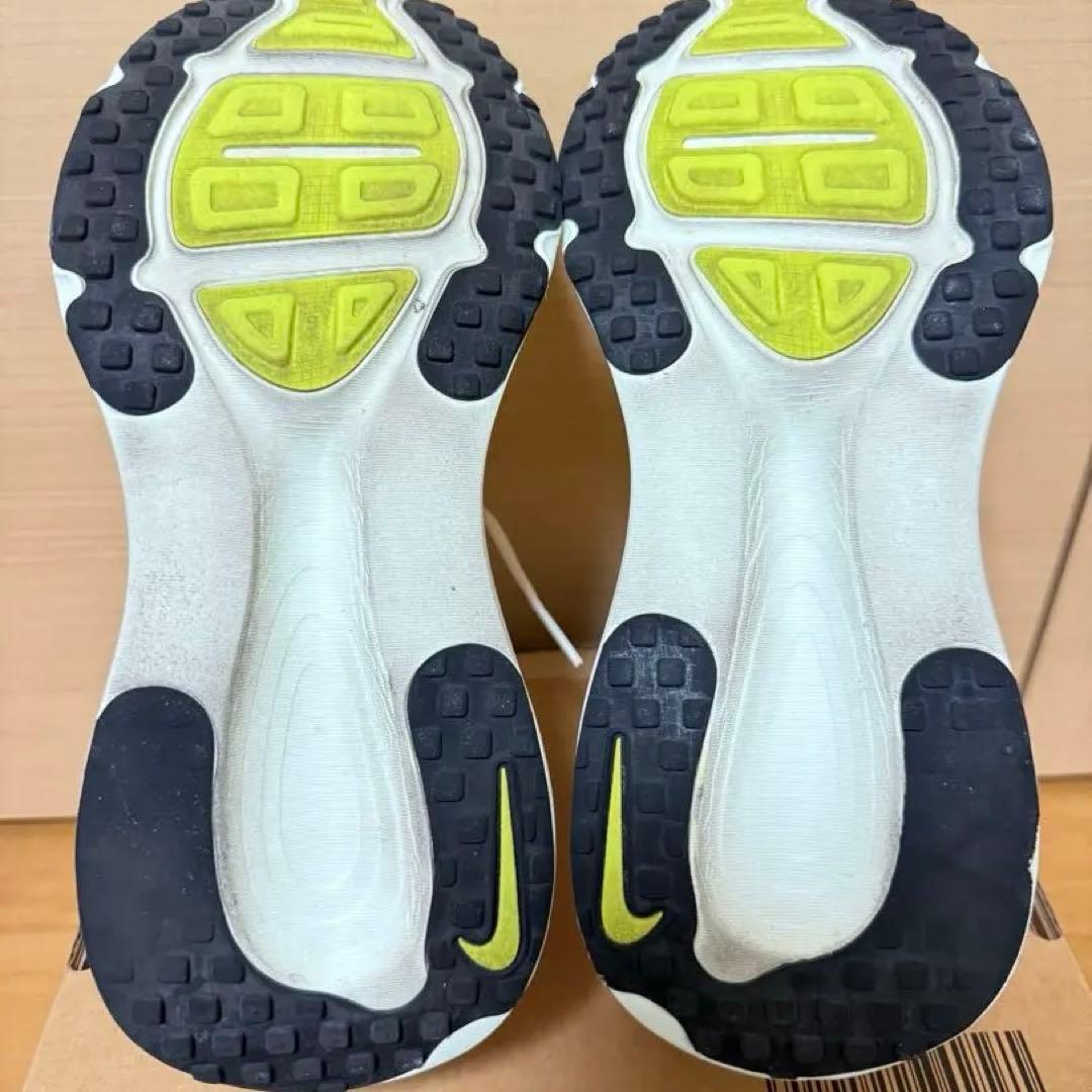 Nike ボメロ18 25.5