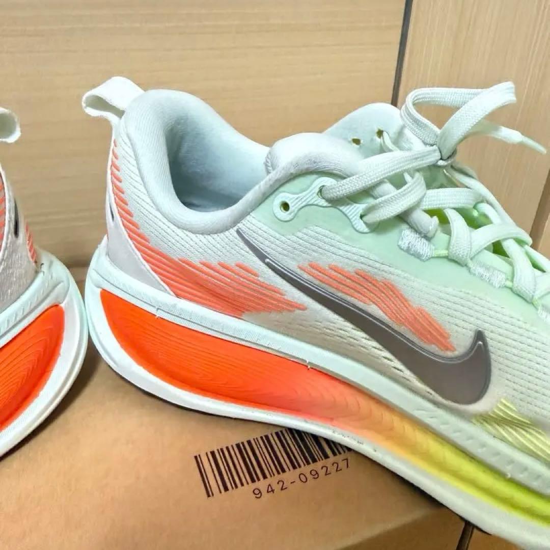 Nike ボメロ18 25.5