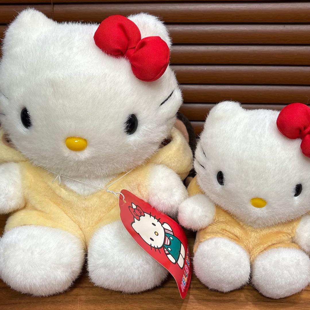 ハローキティ　ぬいぐるみ　2つ
