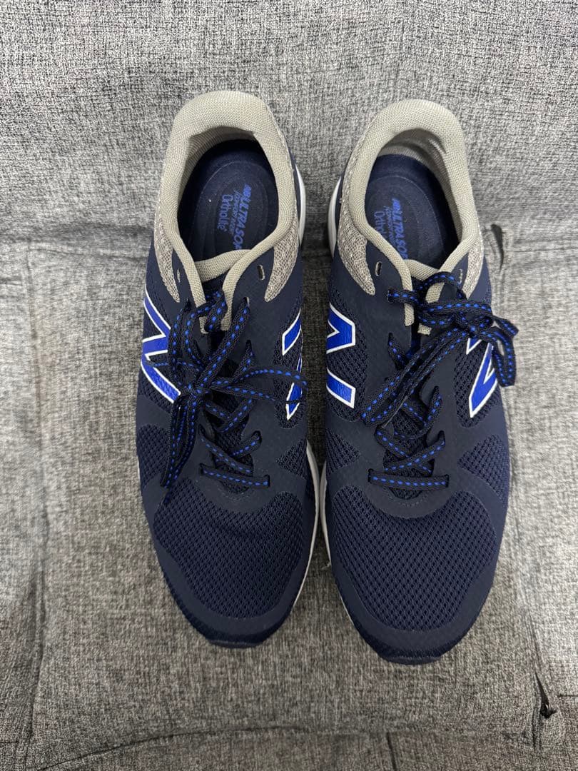 【ほぼ新品】ニューバランス　ランニングシューズ