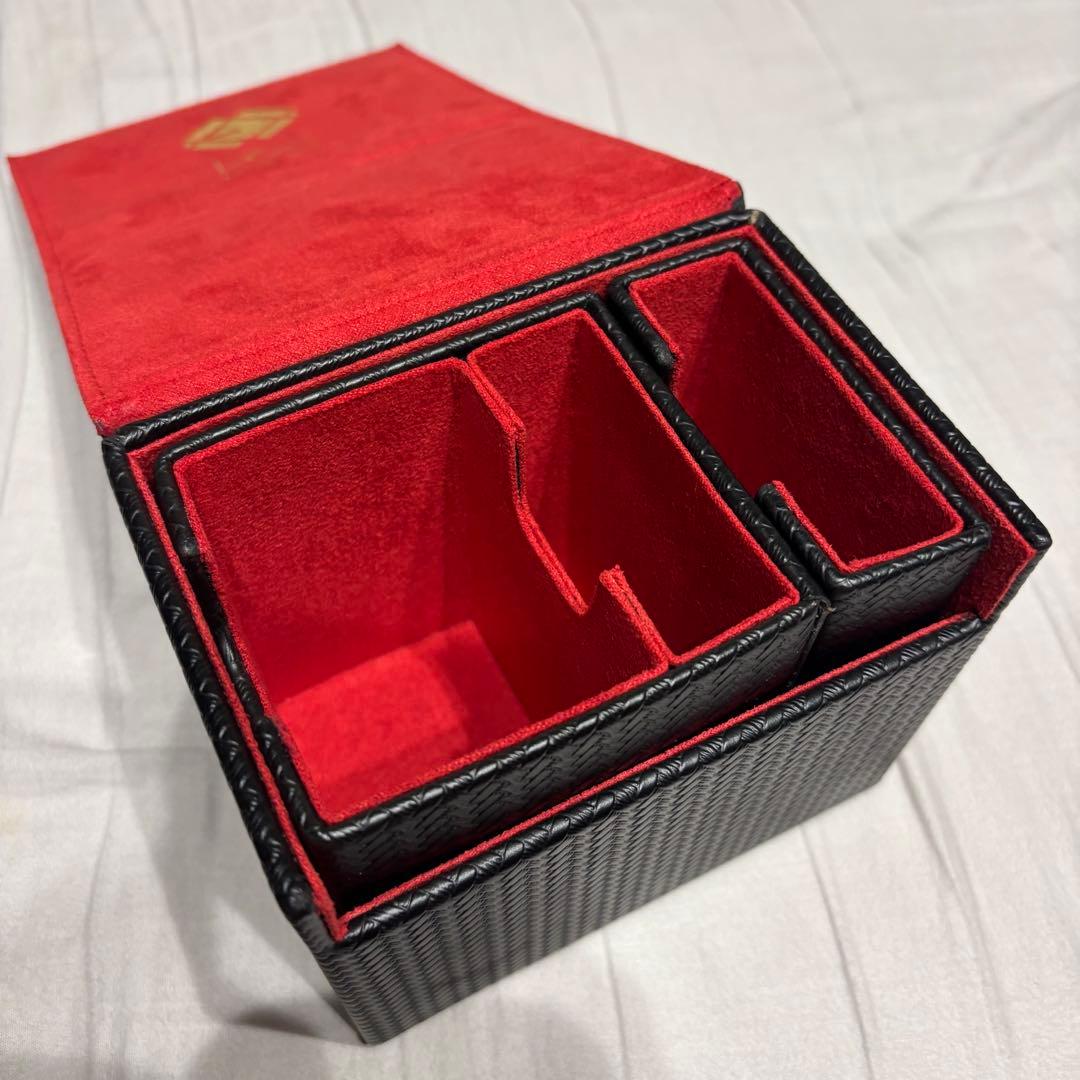 ほぼ未使用　Dex Protection The Dualist Deckbox