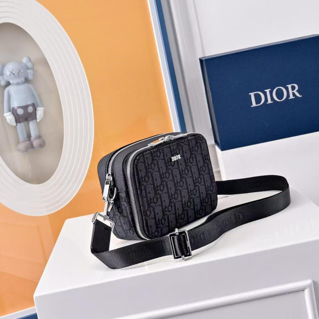 Dior 極希少✨《人気》ブラックロゴショルダーバッ