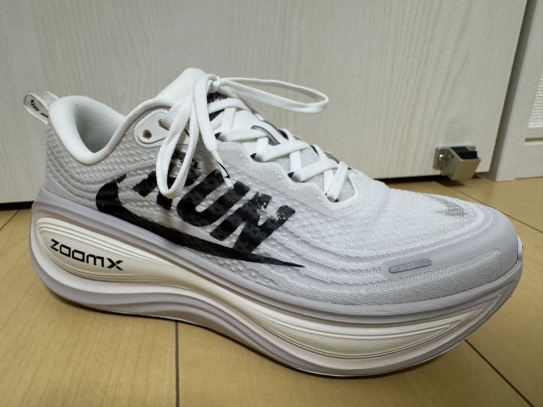 ナイキ　ボメロプラス　25.５センチ