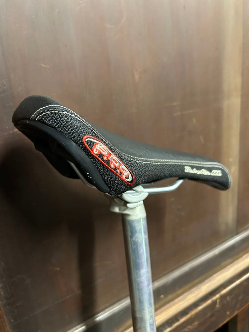 ＳＤＧ　ベルエア　サドル mtb ピスト