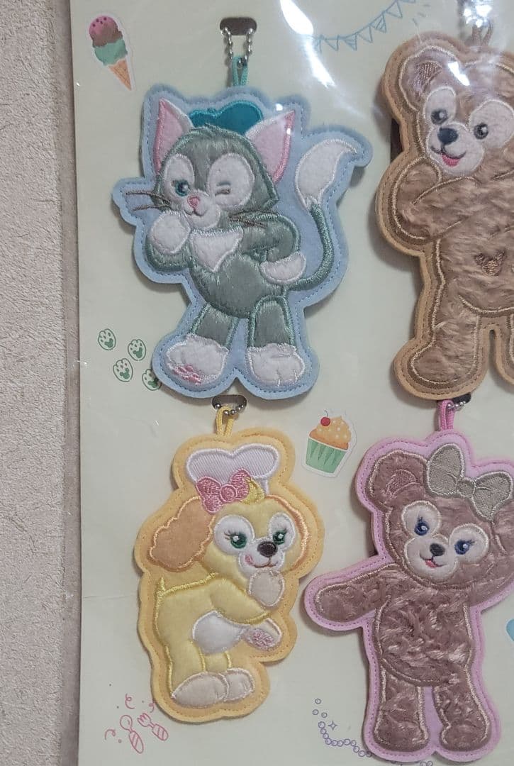 新品未開封　ディズニー　ダッフィーフレンズ　ワッペンバッジ　キーチェーン　セット