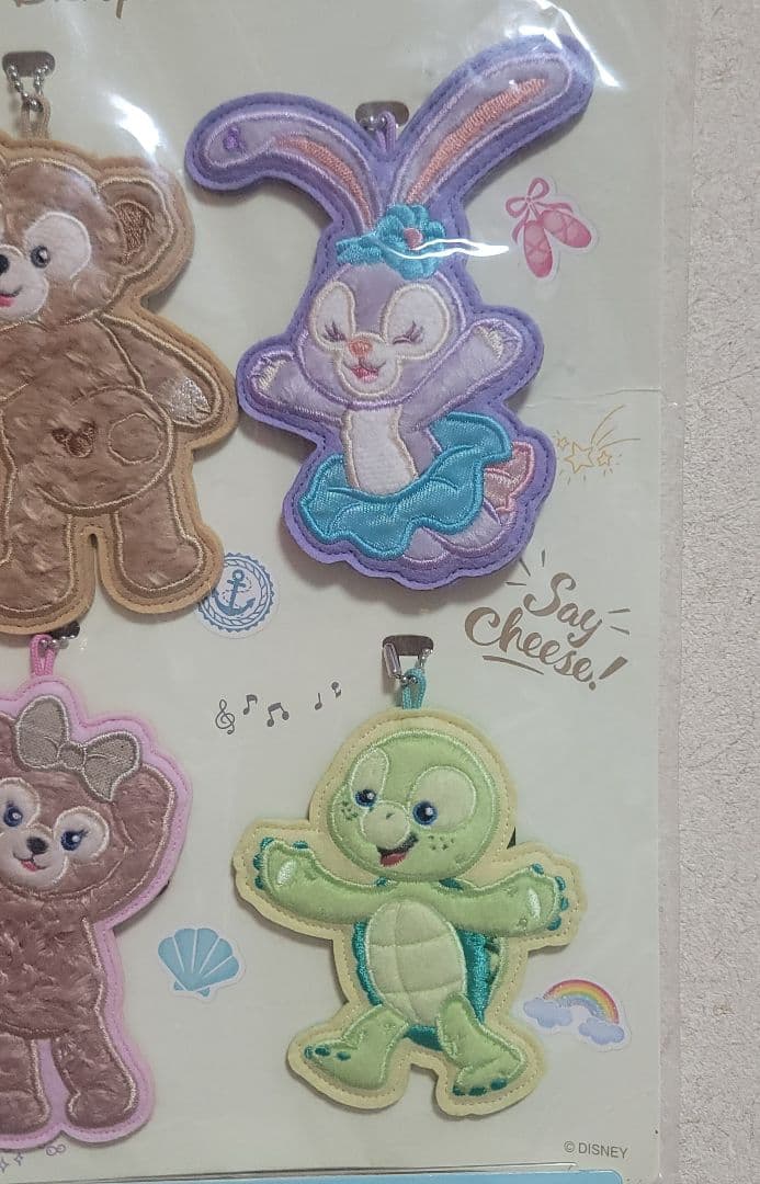 新品未開封　ディズニー　ダッフィーフレンズ　ワッペンバッジ　キーチェーン　セット