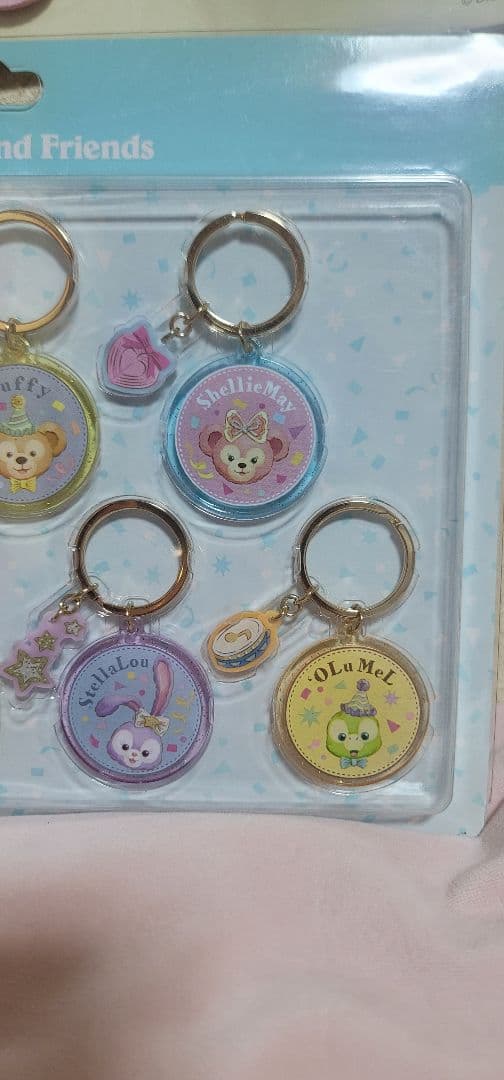 新品未開封　ディズニー　ダッフィーフレンズ　ワッペンバッジ　キーチェーン　セット