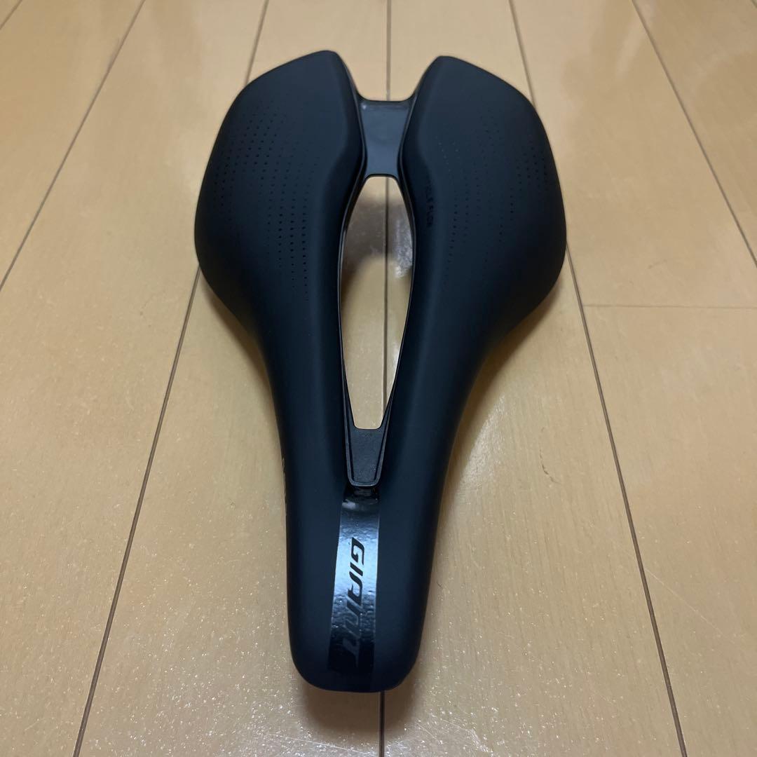 未使用 GIANT FLEET SL ロードバイク サドル