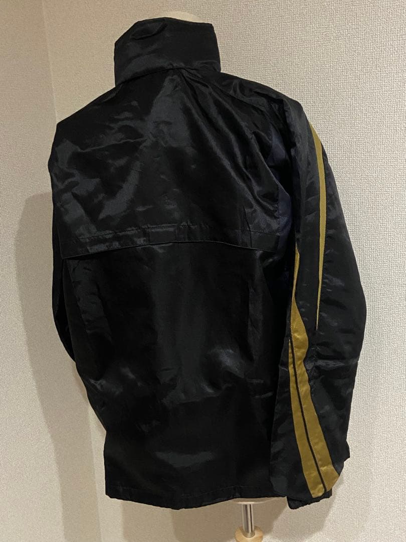 ASICSウィンドブレーカー上下セット 黒/金