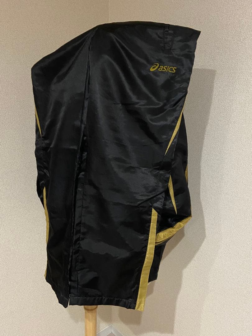 ASICSウィンドブレーカー上下セット 黒/金
