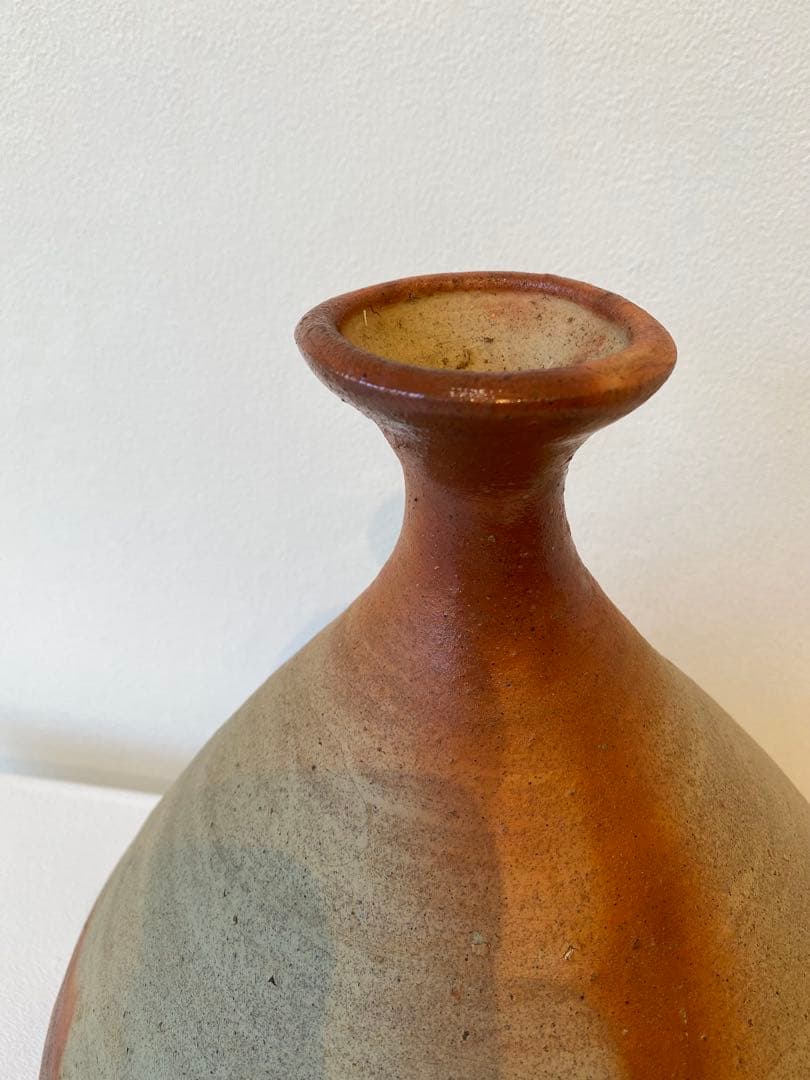 T6 備芸会展 備前焼「火襷花入」小山一草 共箱 備前焼