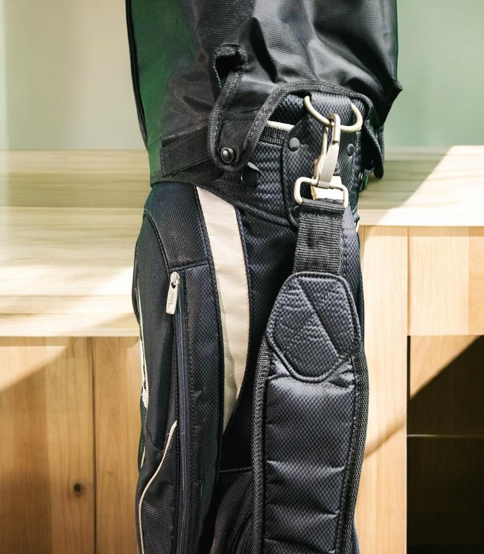 送料無料/美品　adidas キャディバッグ 黒 ストライプデザイン