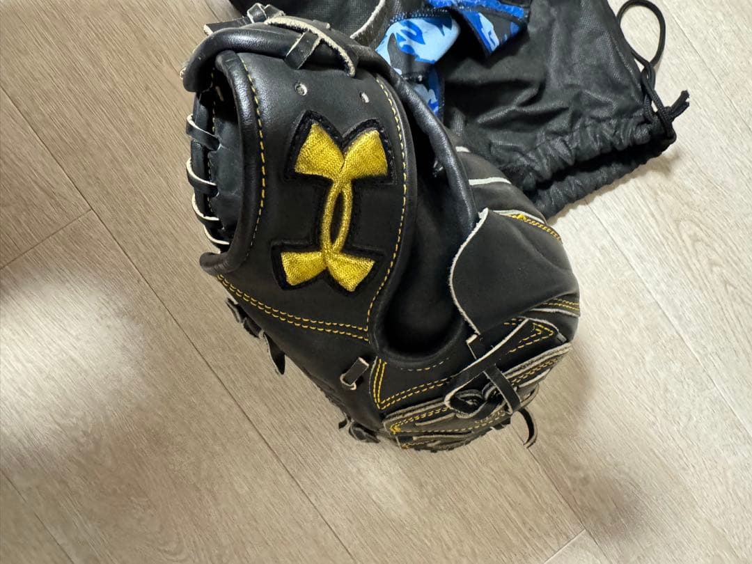 M*6様 Under Armour 野球グローブ 黒/黄色