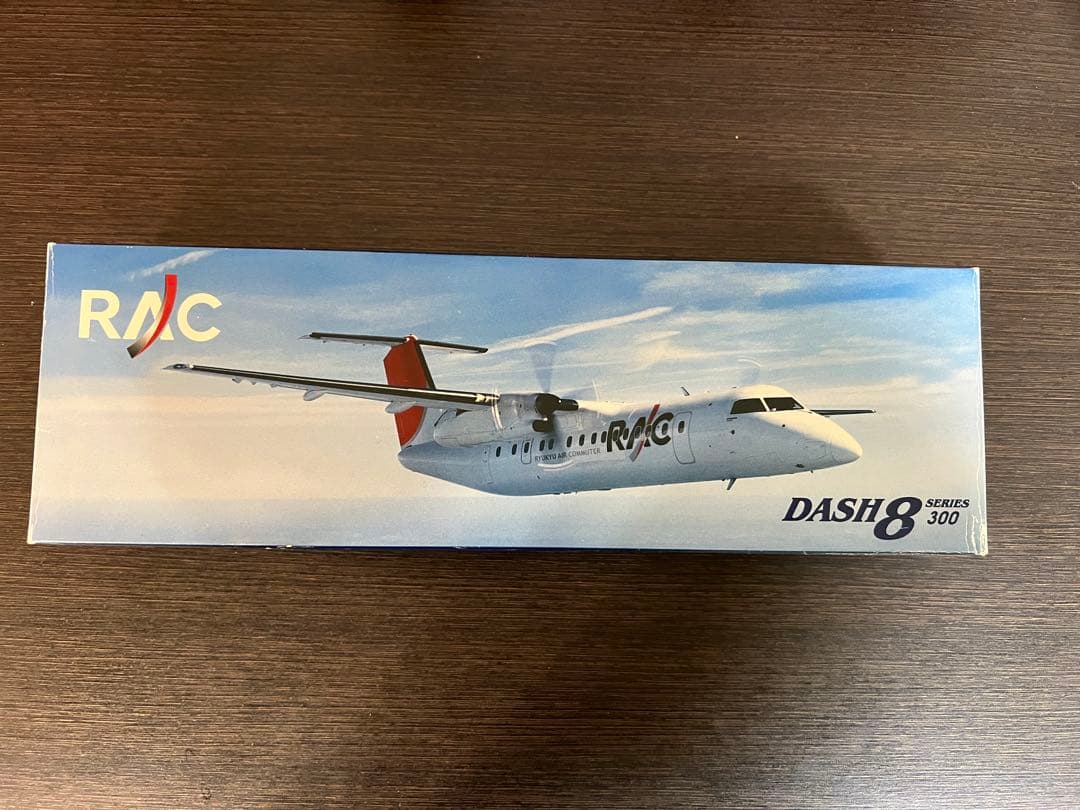 琉球エアーコミューター DASH 8 SERIES 300 模型