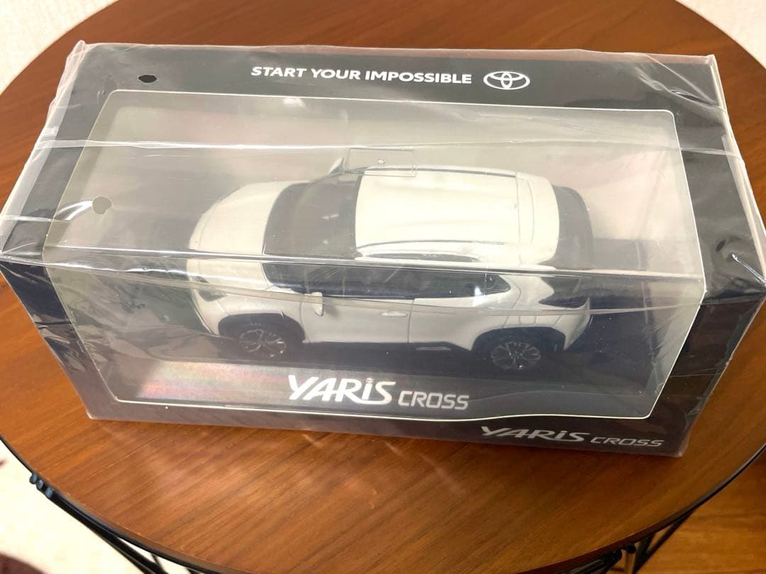 トヨタ YARIS CROSS ミニカー