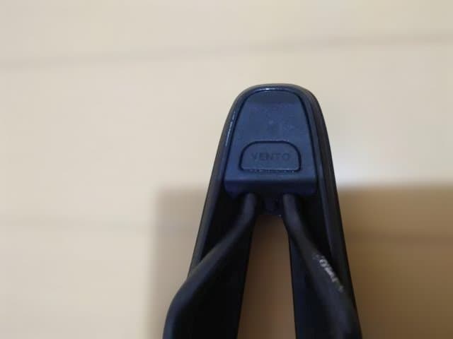 フィジーク　ARGO　VENTO　R1　 サドル 140mm