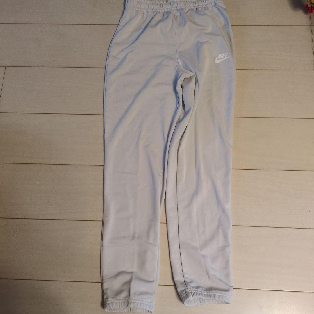 子供150センチくらいNike ジャージ上下セット 紫/ホワイト　新品