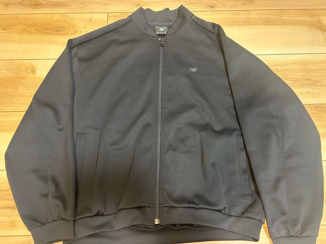 ◆New Balance ジャージ上下セット 黒◆